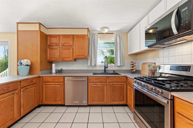 5405 N Lynden Rd, Otis Orchards, WA 99027