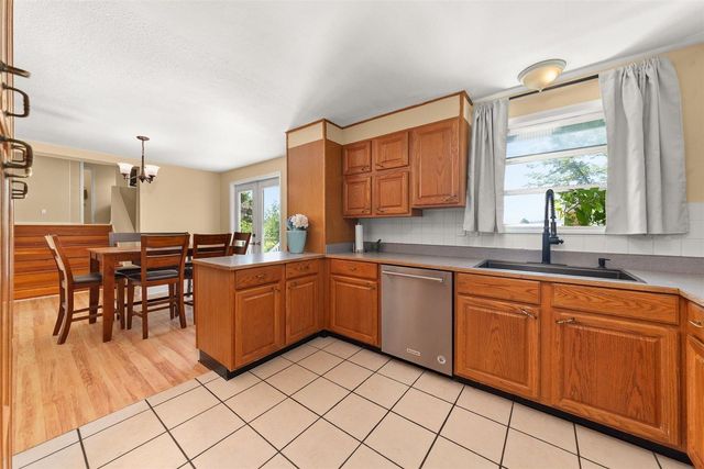 5405 N Lynden Rd, Otis Orchards, WA 99027