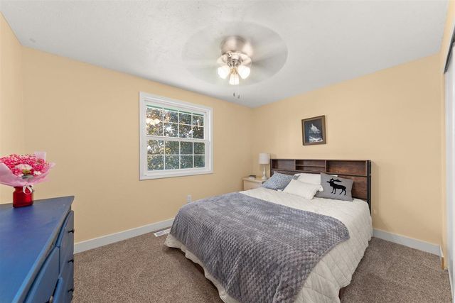 5405 N Lynden Rd, Otis Orchards, WA 99027