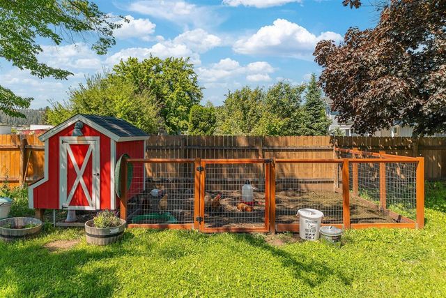 5405 N Lynden Rd, Otis Orchards, WA 99027