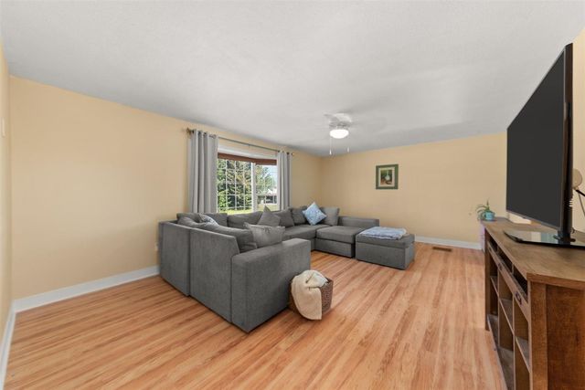 5405 N Lynden Rd, Otis Orchards, WA 99027
