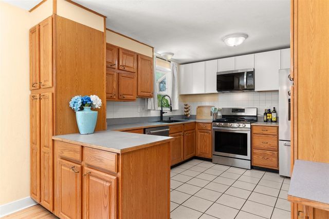 5405 N Lynden Rd, Otis Orchards, WA 99027