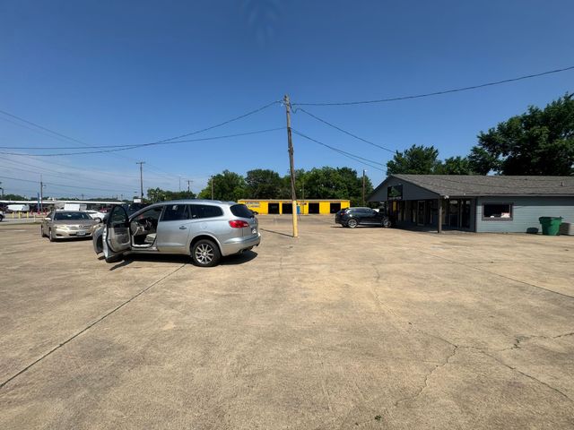 906 E Moore Avenue, Terrell, TX 75160