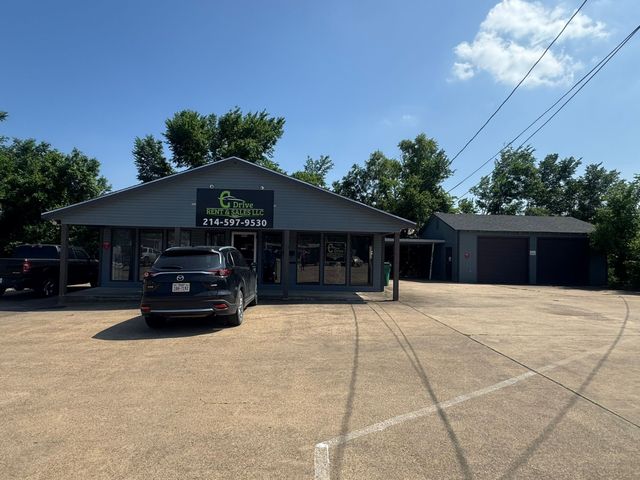 906 E Moore Avenue, Terrell, TX 75160