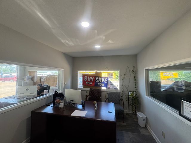 906 E Moore Avenue, Terrell, TX 75160