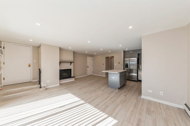 751 S Dwyer Avenue D, Arlington Heights, IL 60005