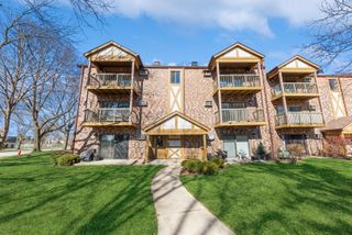751 S Dwyer Avenue D, Arlington Heights, IL 60005