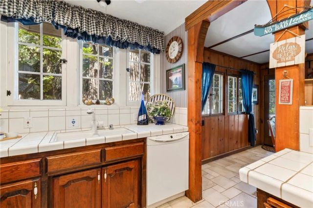 197 Rocky Point, Lake Arrowhead, CA 92352