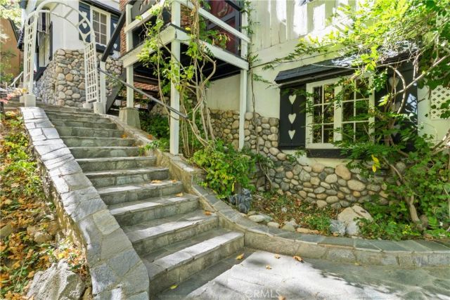 197 Rocky Point, Lake Arrowhead, CA 92352