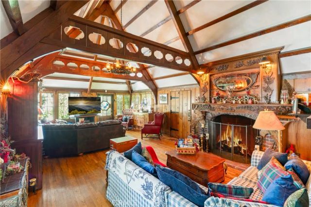 197 Rocky Point, Lake Arrowhead, CA 92352