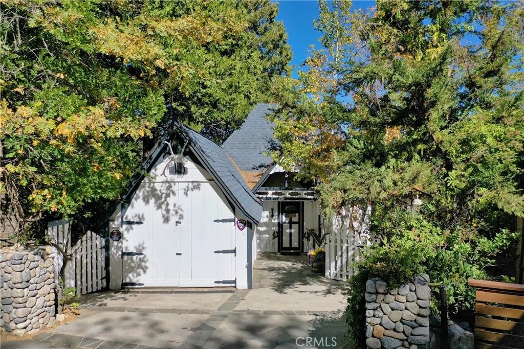 197 Rocky Point, Lake Arrowhead, CA 92352