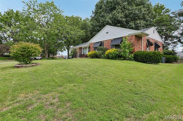 1131 Dunford Drive, St Louis, MO 63137