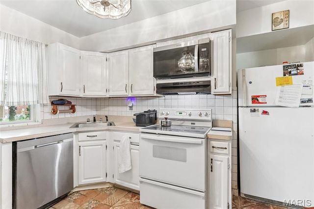 1131 Dunford Drive, St Louis, MO 63137