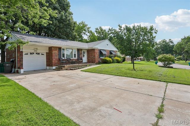 1131 Dunford Drive, St Louis, MO 63137