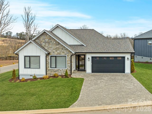 304 Avery Trail Drive, Arden, NC 28704