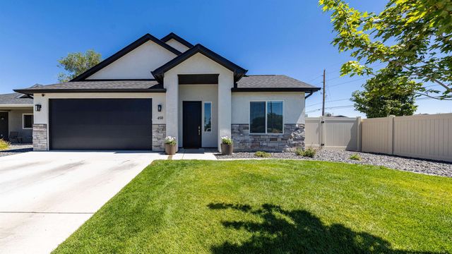450 Fox Meadows Court, Grand Junction, CO 81504
