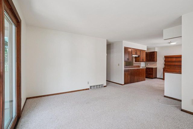 1833 Hilltop DRIVE, West Bend, WI 53095