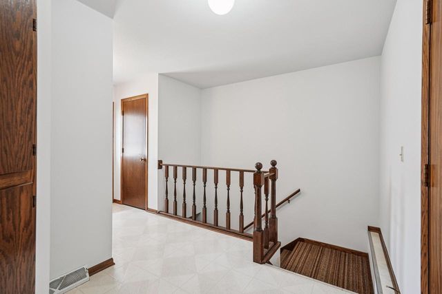 1833 Hilltop DRIVE, West Bend, WI 53095