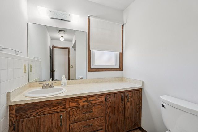 1833 Hilltop DRIVE, West Bend, WI 53095