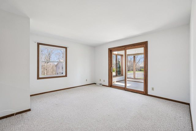 1833 Hilltop DRIVE, West Bend, WI 53095