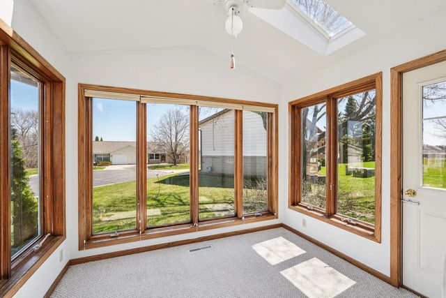1833 Hilltop DRIVE, West Bend, WI 53095