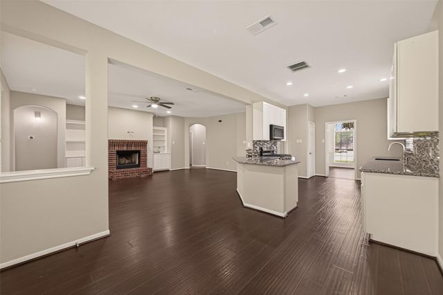 6314 Briar Cross Court, Houston, TX 77084
