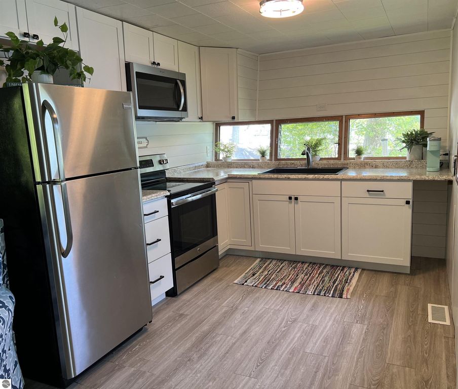 Image 73 of property listing at 7819 + 7811 Hillside Drive, Traverse City, MI 49685