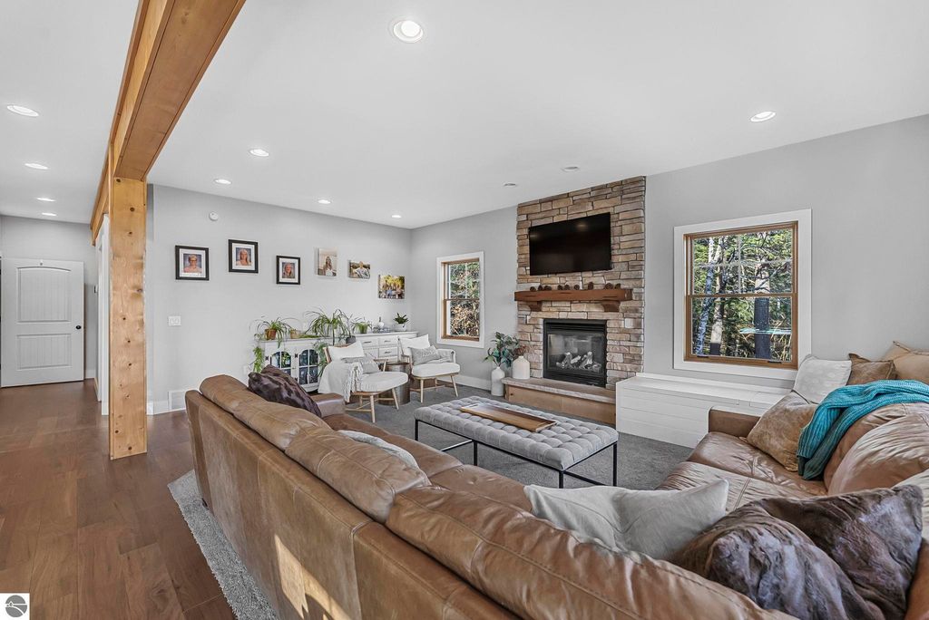 Image 8 of property listing at 7819 + 7811 Hillside Drive, Traverse City, MI 49685