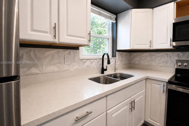 7611 NW 15th Ct, Pembroke Pines, FL 33024