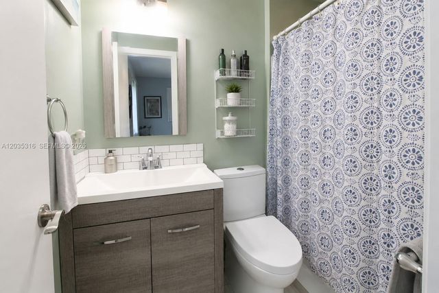 7611 NW 15th Ct, Pembroke Pines, FL 33024