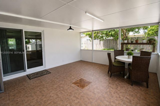 7611 NW 15th Ct, Pembroke Pines, FL 33024