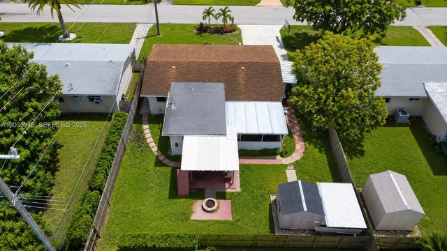 7611 NW 15th Ct, Pembroke Pines, FL 33024
