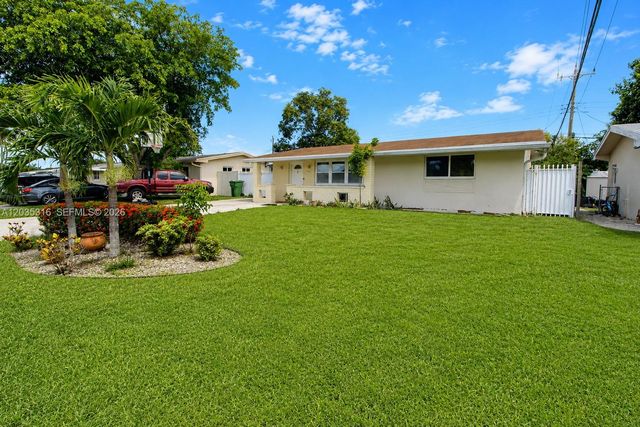 7611 NW 15th Ct, Pembroke Pines, FL 33024