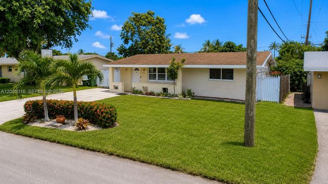 7611 NW 15th Ct, Pembroke Pines, FL 33024