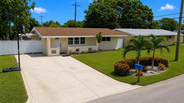 7611 NW 15th Ct, Pembroke Pines, FL 33024