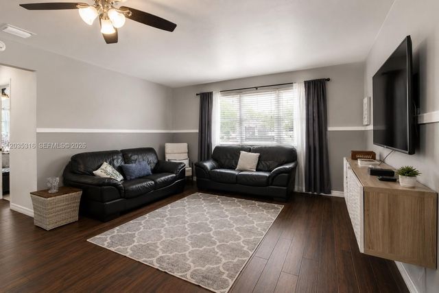7611 NW 15th Ct, Pembroke Pines, FL 33024