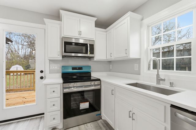 214 W Adams Ave, Lebanon, TN 37087