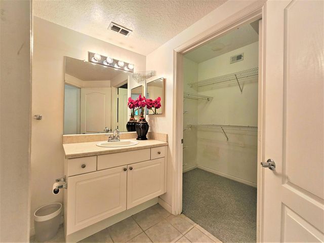 5050 Fairways Circle 301, Vero Beach, FL 32967