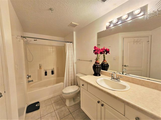 5050 Fairways Circle 301, Vero Beach, FL 32967