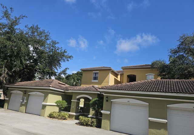 5050 Fairways Circle 301, Vero Beach, FL 32967