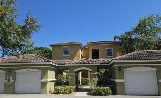 5050 Fairways Circle 301, Vero Beach, FL 32967