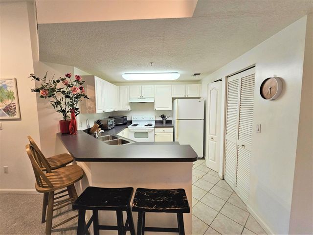 5050 Fairways Circle 301, Vero Beach, FL 32967