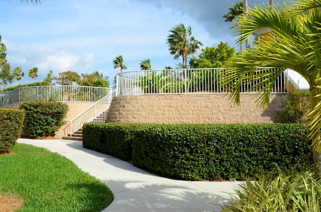 5050 Fairways Circle 301, Vero Beach, FL 32967