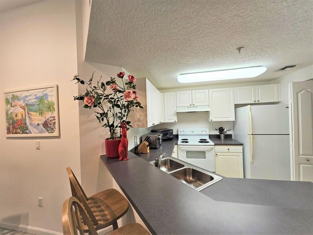 5050 Fairways Circle 301, Vero Beach, FL 32967