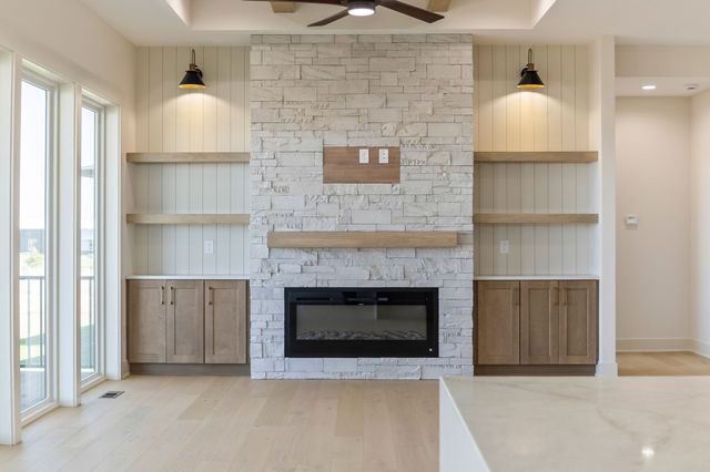 17211 Brookview Drive, Urbandale, IA 50263