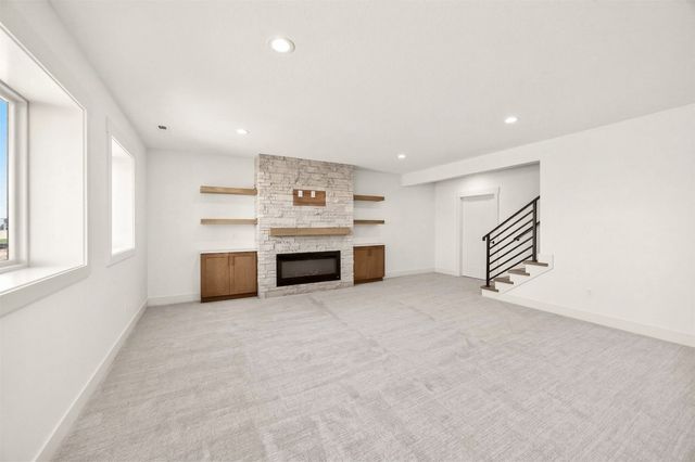 17211 Brookview Drive, Urbandale, IA 50263