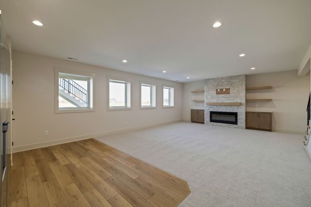 17211 Brookview Drive, Urbandale, IA 50263