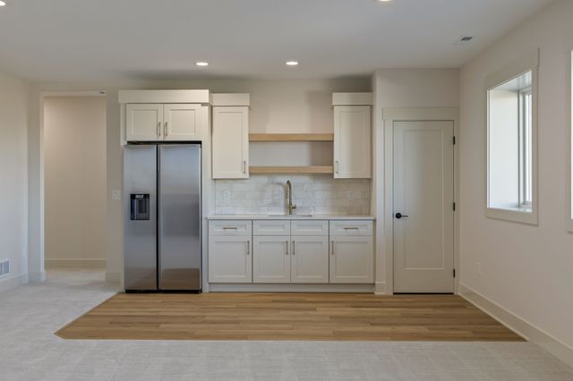 17211 Brookview Drive, Urbandale, IA 50263