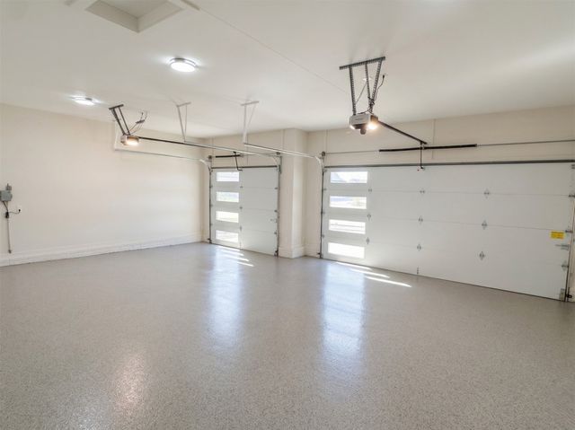 17211 Brookview Drive, Urbandale, IA 50263