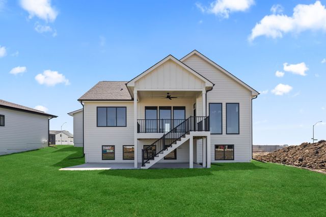 17211 Brookview Drive, Urbandale, IA 50263